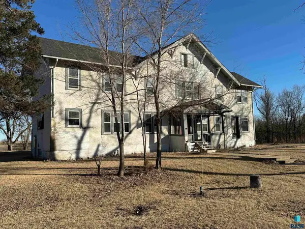 250 N Church St, Canova, SD 57321