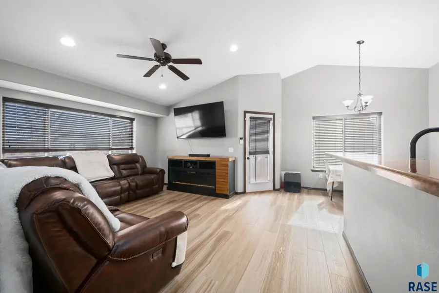 4704 S Wassom Ave, Sioux Falls, SD 57106 - #2