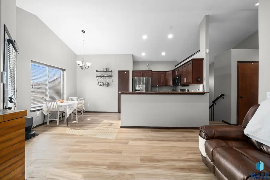 4704 S Wassom Ave, Sioux Falls, SD 57106 - #3