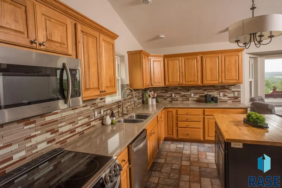 2330 Arroyo Ct, Rapid City, SD 57702 - #3