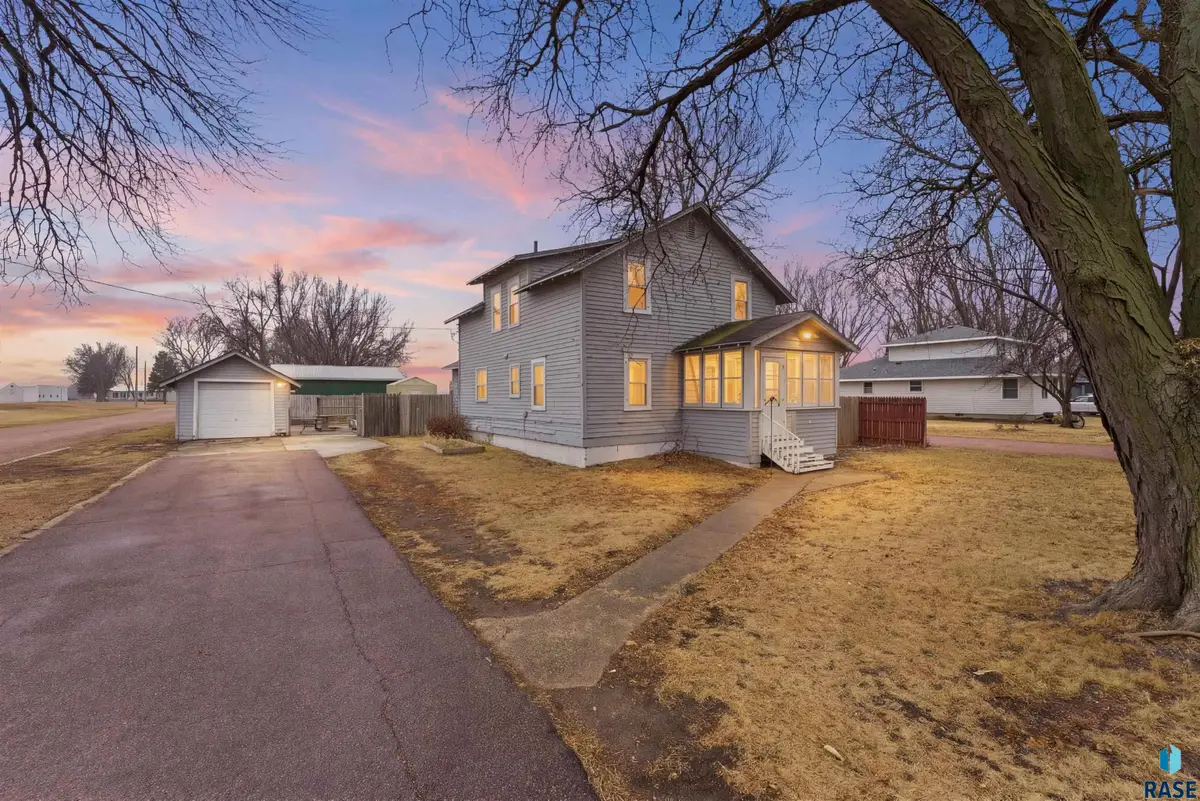 47445 258th St, Renner, SD 57055 - #1