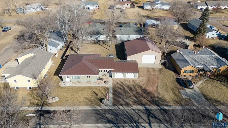 504 E 2nd St, Plankinton, SD 57368 - #2