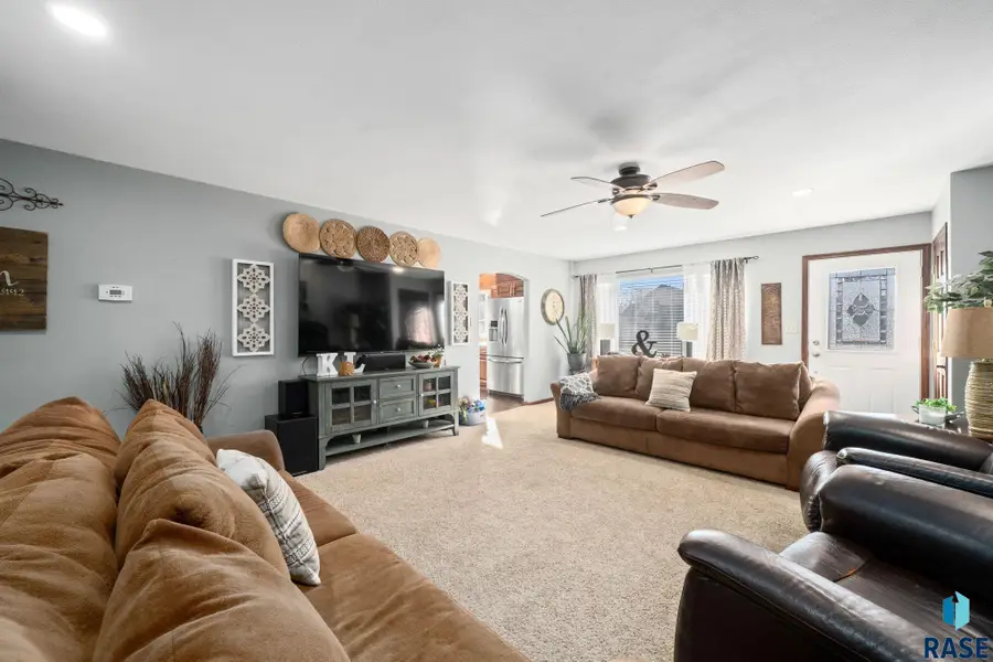 504 E 2nd St, Plankinton, SD 57368 - #3