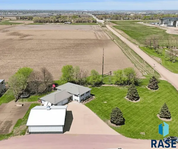 27053 S Tallgrass Ave, Sioux Falls, SD 57108