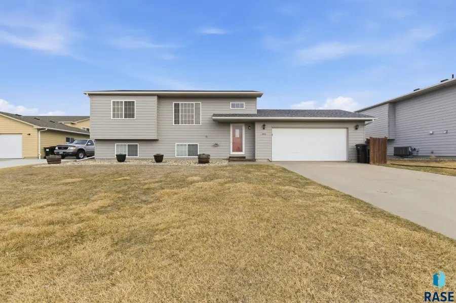 800 W Beck St, Worthing, SD 57077 - #2