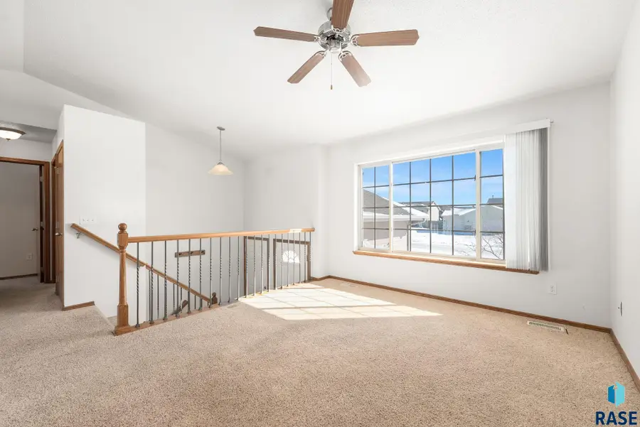 4613 S Grinnell Ave, Sioux Falls, SD 57106 - #2