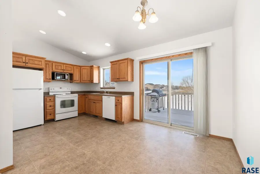 4613 S Grinnell Ave, Sioux Falls, SD 57106 - #3