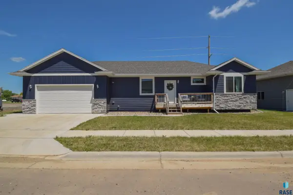 416 E Cairos Pl, Brandon, SD 57005