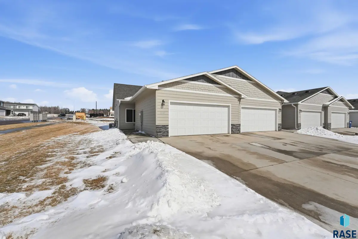 8167 E Tencate Pl, Sioux Falls, SD 57110 - #1