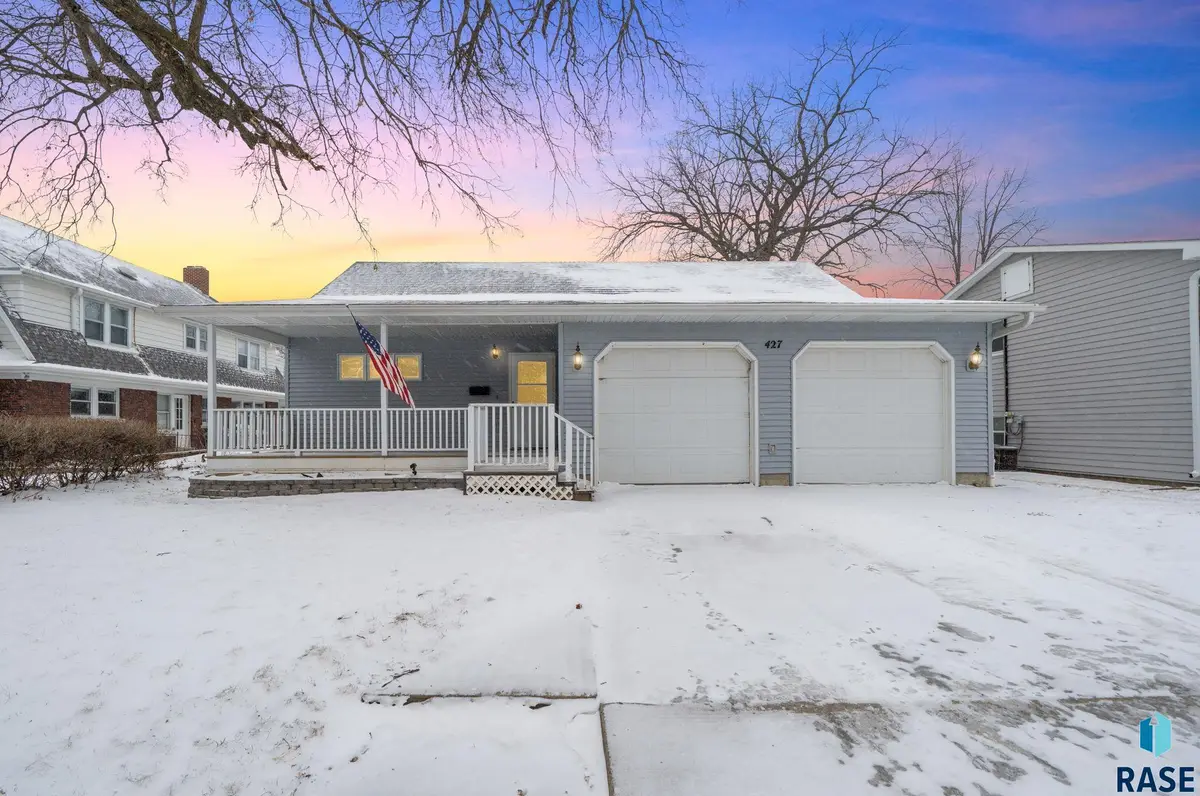 427 E Lewis St, Vermillion, SD 57069 - #1