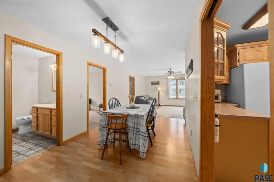 427 E Lewis St, Vermillion, SD 57069 - #3