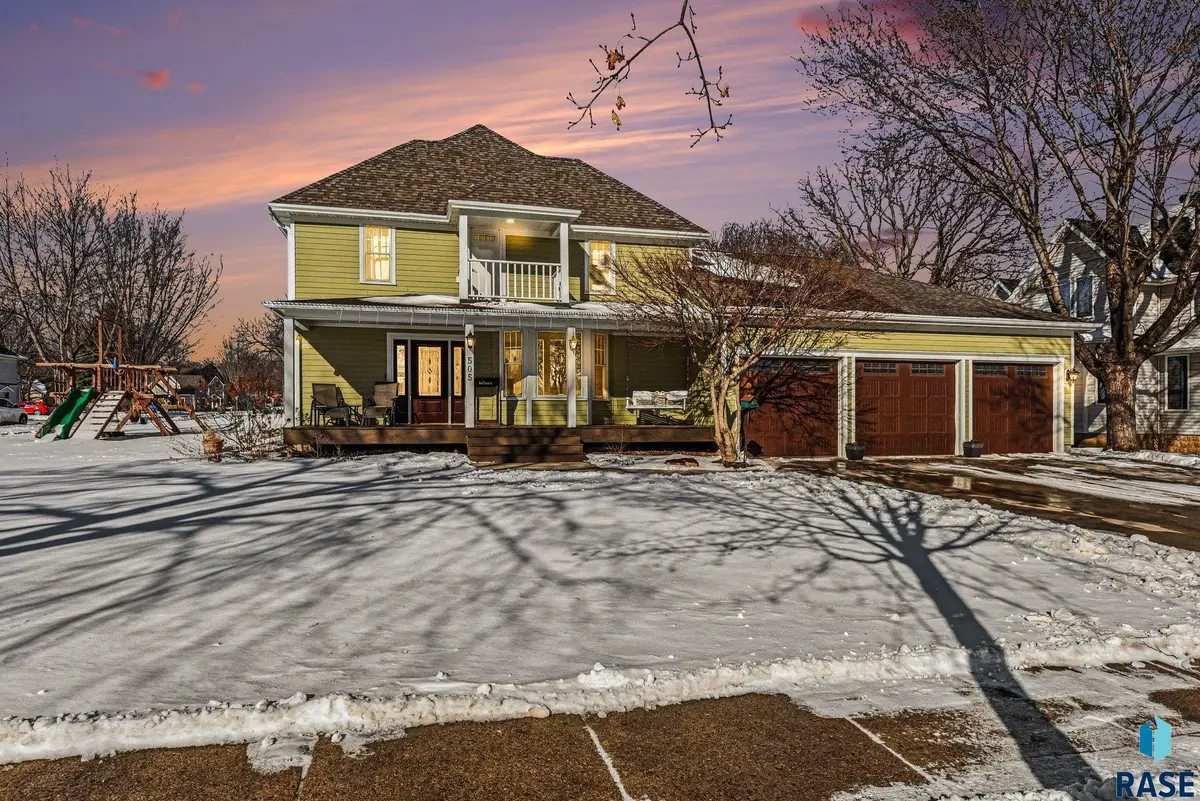 505 N Cedar St, Luverne, MN 56156 - #1