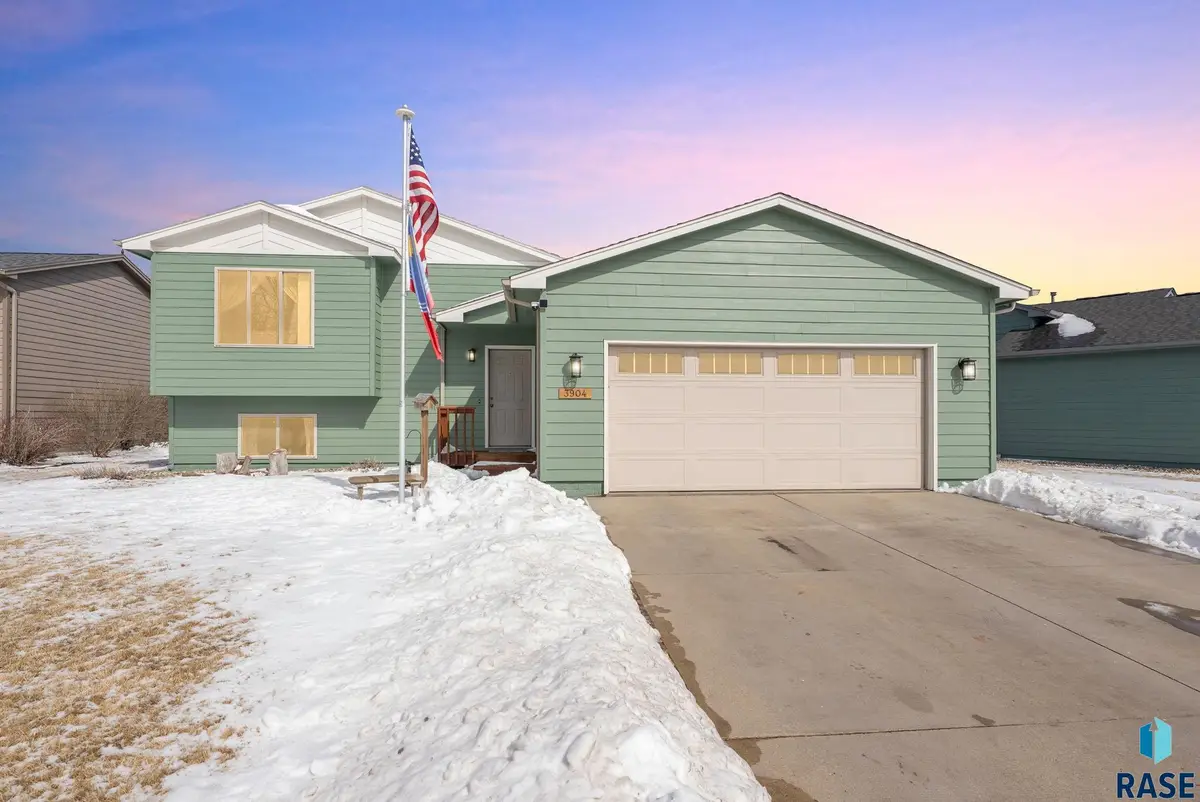 3904 W 93rd St, Sioux Falls, SD 57108 - #1