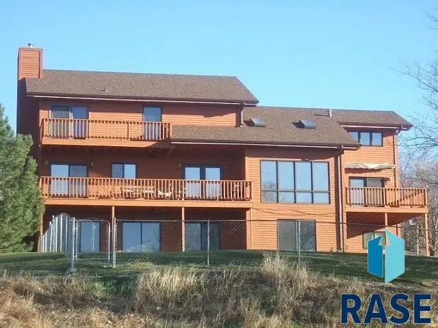 417 N Sanborn St, Chamberlain, SD 57325 - #1