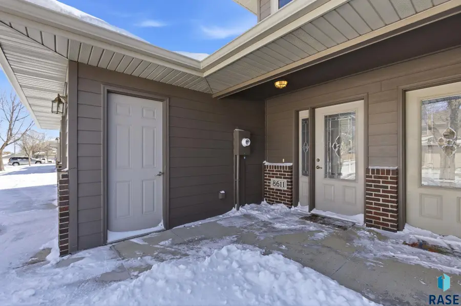 8611 W Grinn Pl, Sioux Falls, SD 57106 - #2