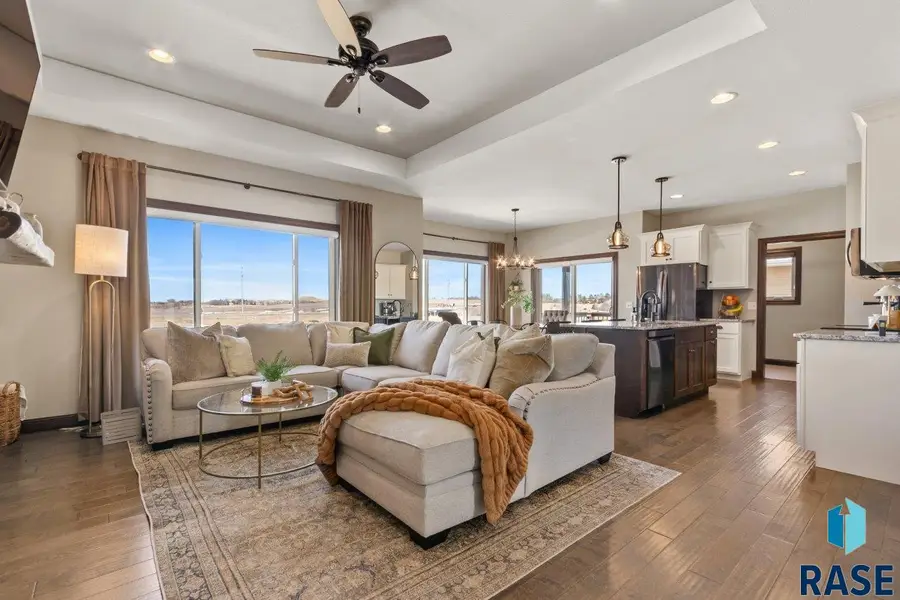 1604 E Liberty Cir, Brandon, SD 57005 - #2