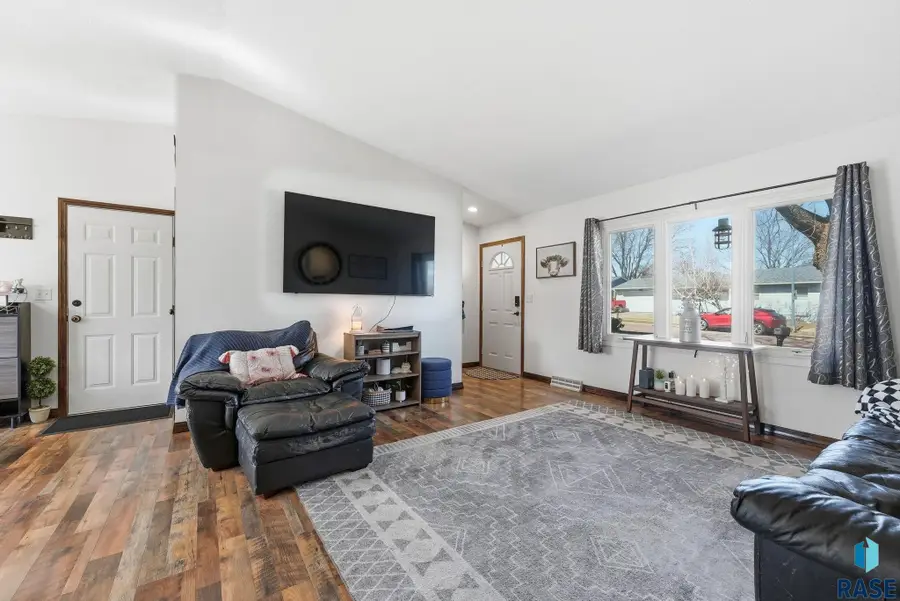 6217 W 46th St, Sioux Falls, SD 57106 - #3