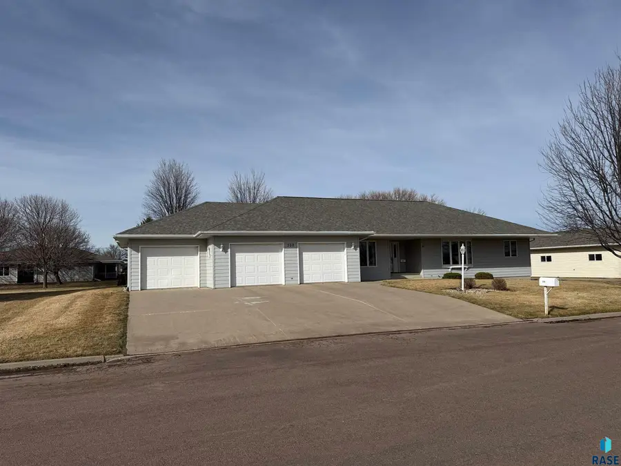 308 E Wagner St, Marion, SD 57043 - #3