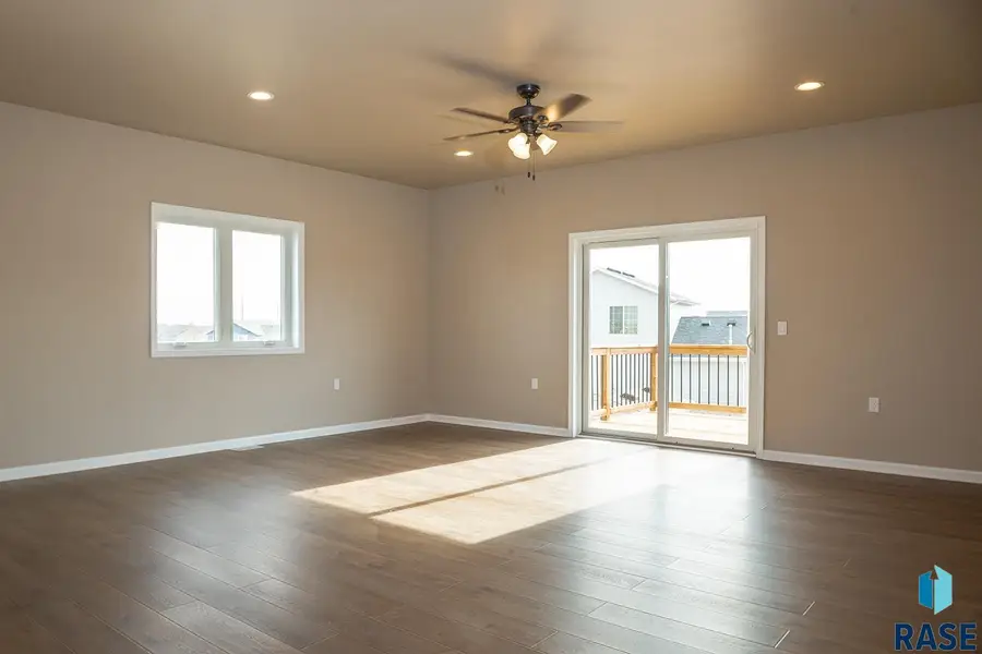 706 W Opal Ln, Hartford, SD 57033 - #2