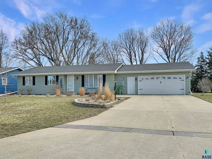 818 S Albert St, Freeman, SD 57029 - #2