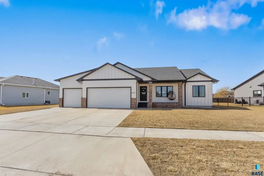 5301 S Hosta Ave, Sioux Falls, SD 57108 - #2
