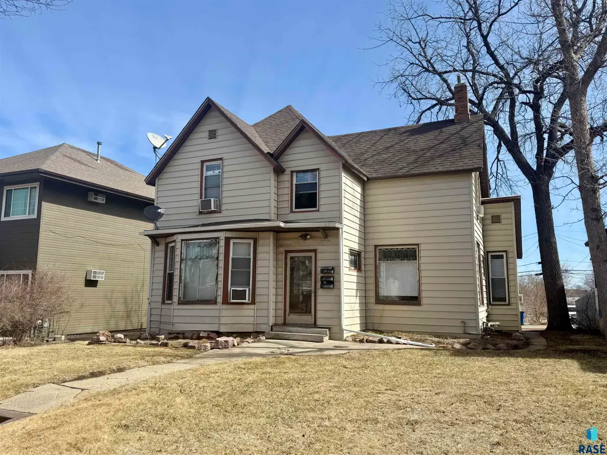 614 S 2nd Ave, Sioux Falls, SD 57104 - #1