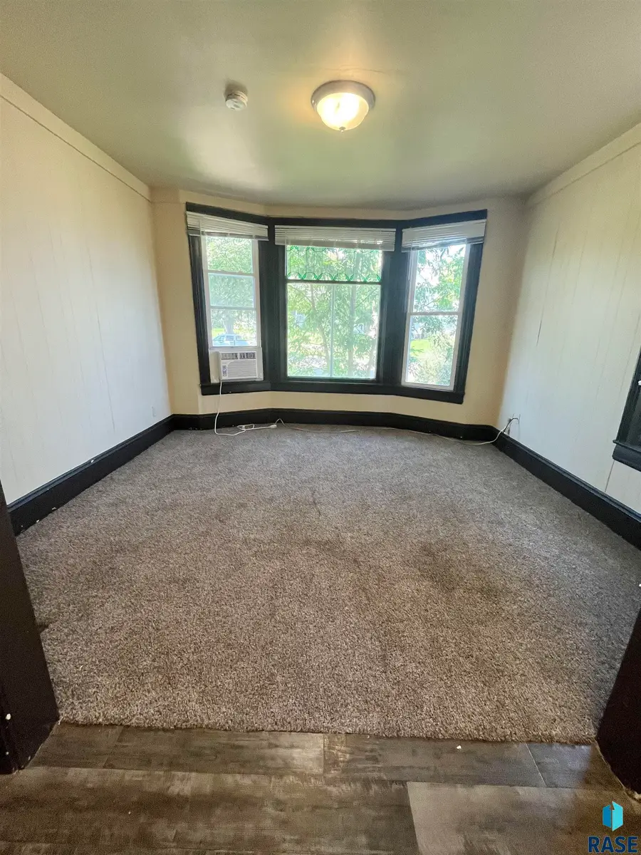 614 S 2nd Ave, Sioux Falls, SD 57104 - #2