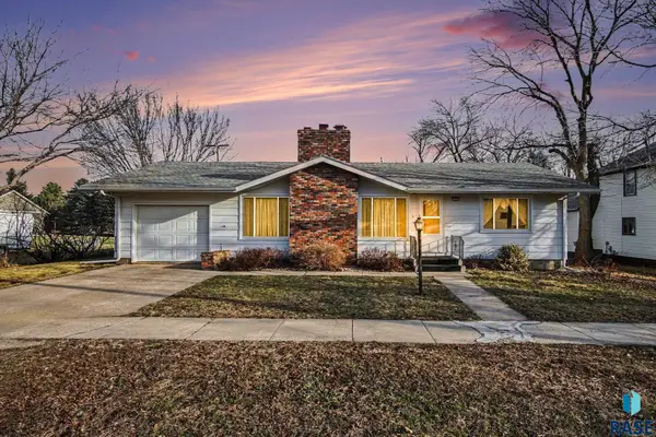 302 E 2nd St, Marion, SD 57043