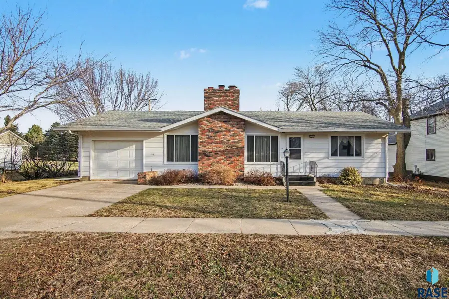 302 E 2nd St, Marion, SD 57043 - #2