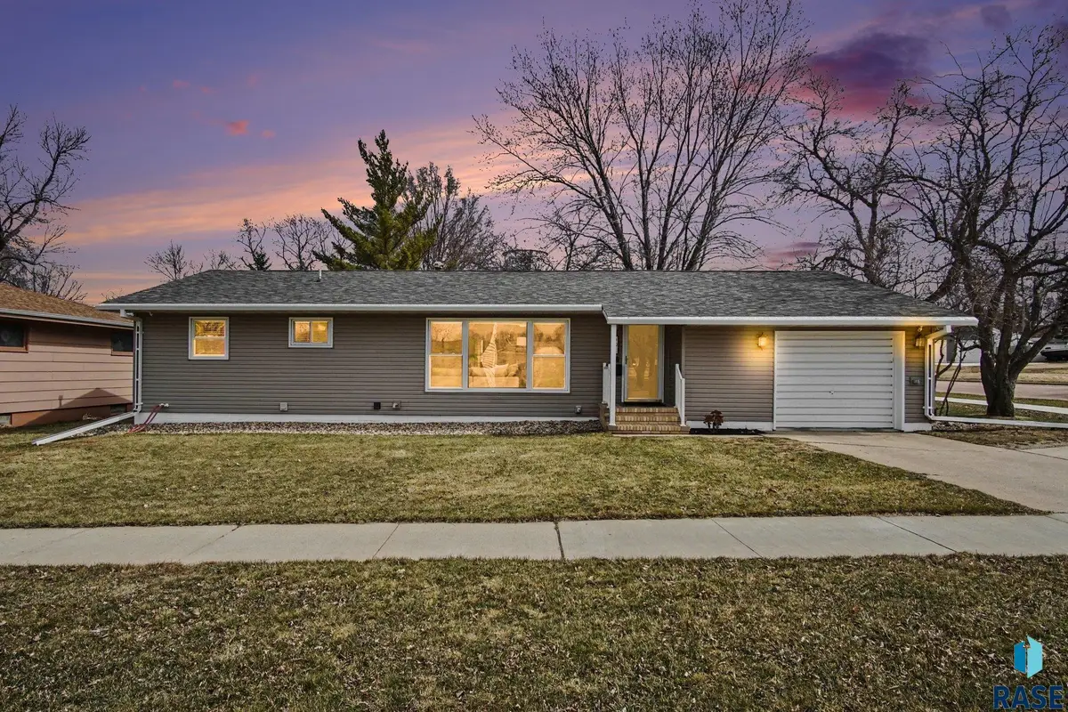 504 N Chicago Ave, Madison, SD 57042 - #1
