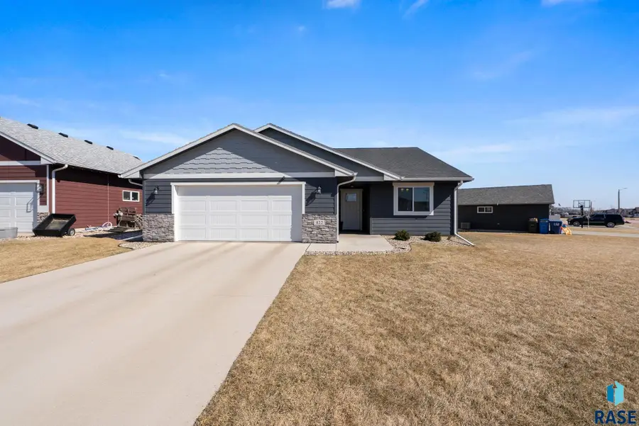 422 Thelma Ave, Harrisburg, SD 57032 - #3