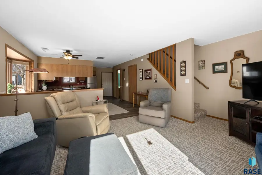 1117 S Newport Pl, Sioux Falls, SD 57106 - #2