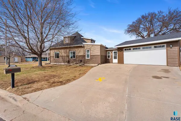 406 S Prairie St, Harrisburg, SD 57032