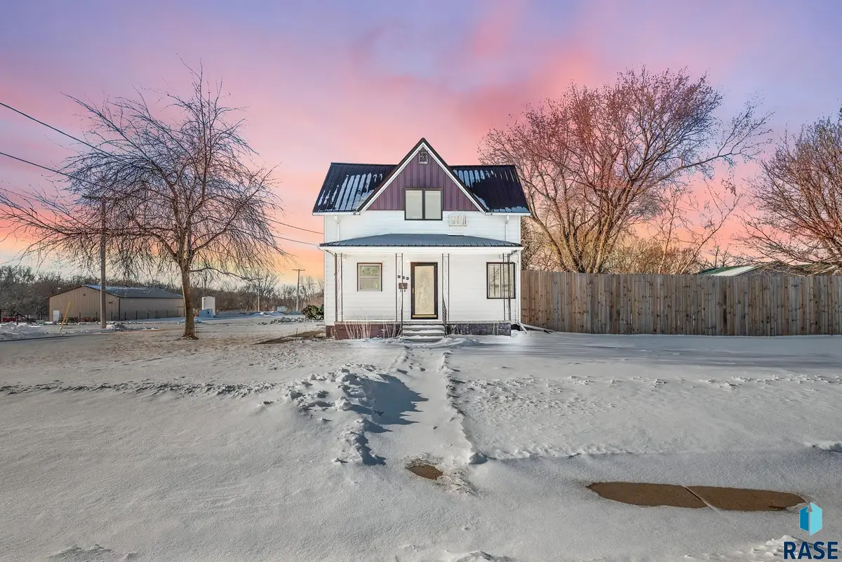 223 E 9th St, Canton, SD 57013 - #1