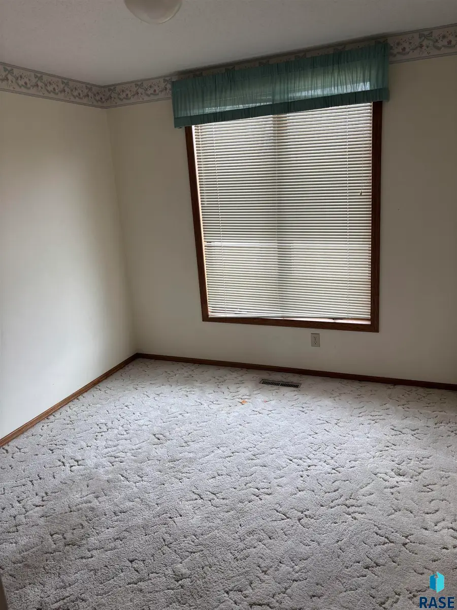 1809 S Remington Cir, Sioux Falls, SD 57106 - #2