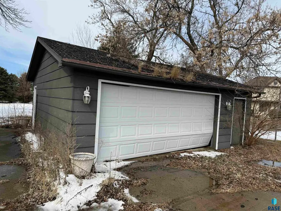 405 SE 13 St, Beresford, SD 57004 - #3