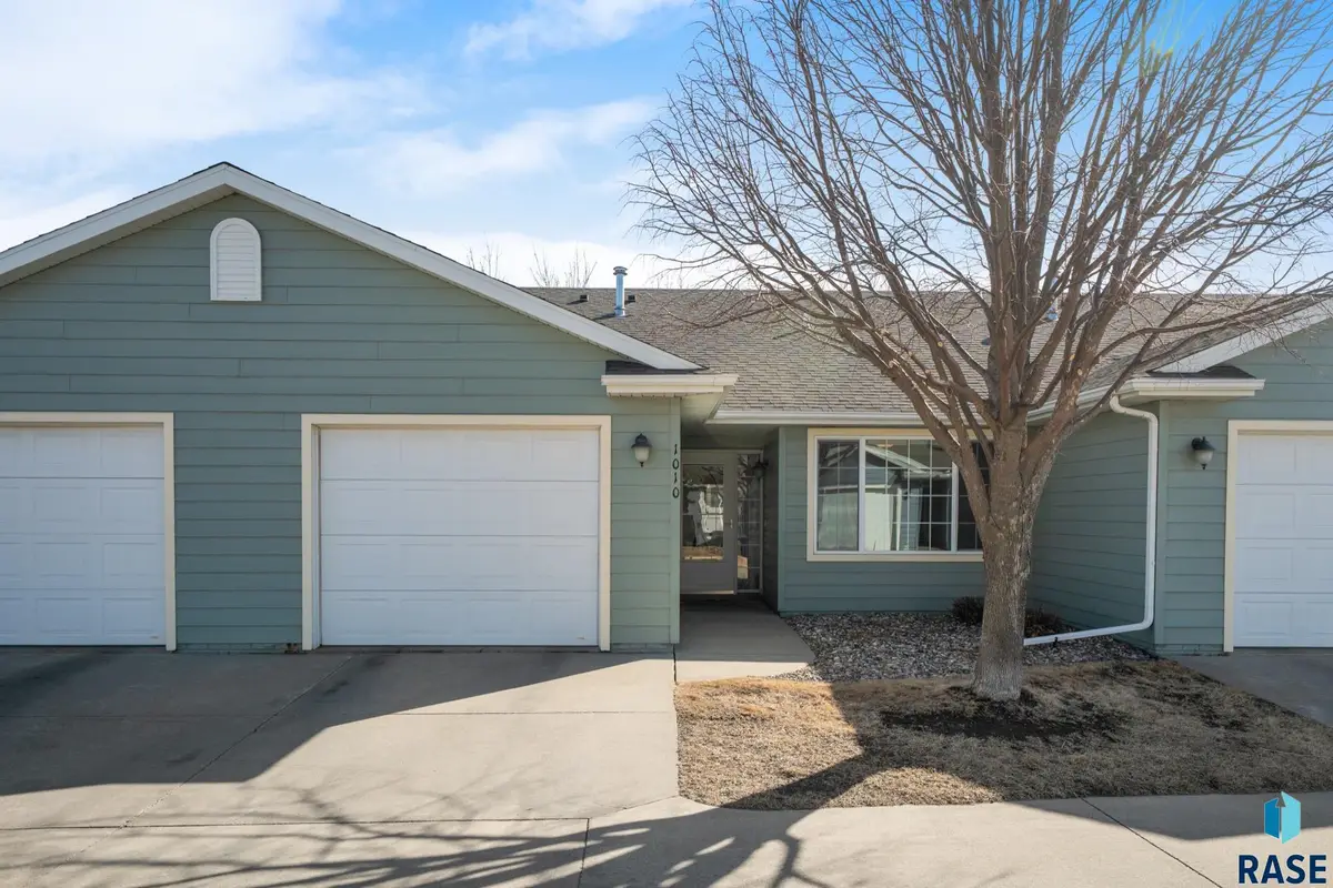 1010 N Crape Pl, Sioux Falls, SD 57107 - #1