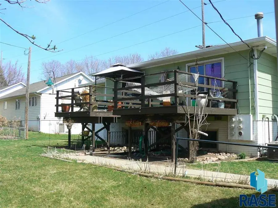 3005 S Cliff Ave, Sioux Falls, SD 57105 - #2