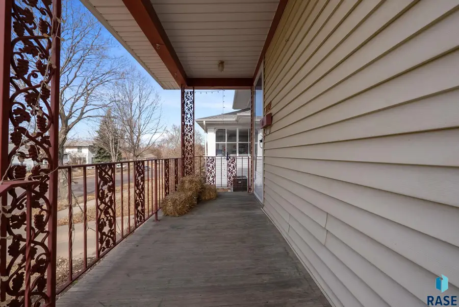 118 S Walts Ave, Sioux Falls, SD 57104 - #2