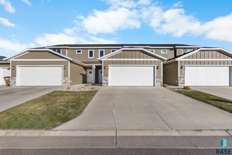 5812 S Whisper Creek Pl, Sioux Falls, SD 57108 - #2