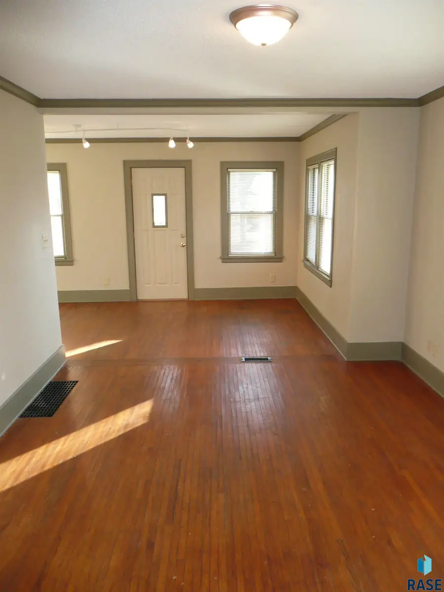 1025 S Wayland Ave, Sioux Falls, SD 57103 - #3