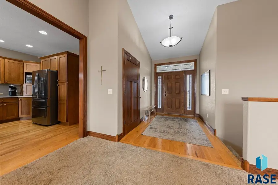 2013 Ridgeway Pl, Pierre, SD 57501 - #2