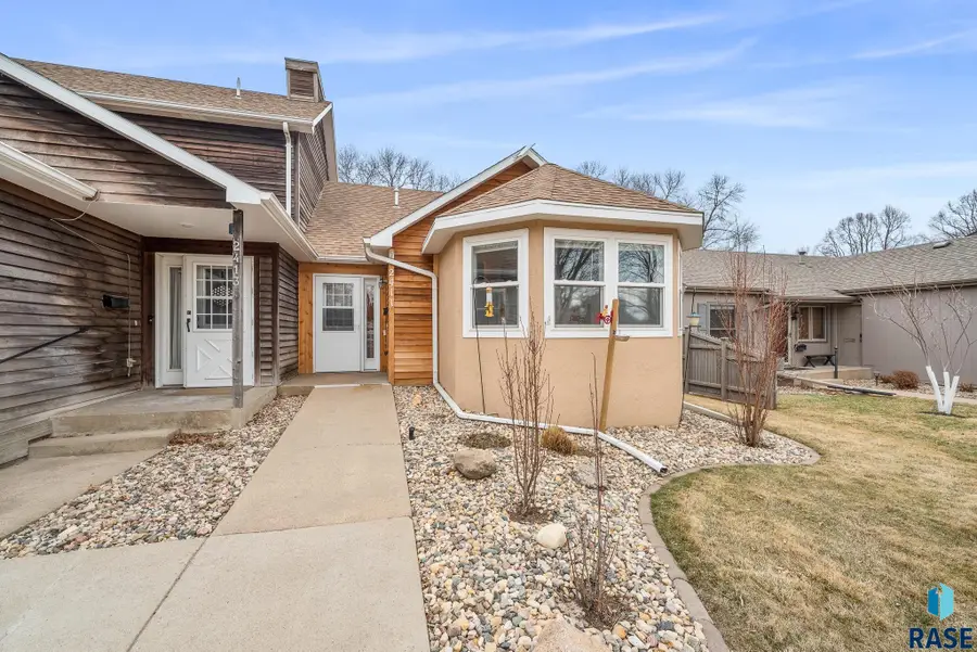 2411 Center Ave S, Sioux Falls, SD 57105 - #2