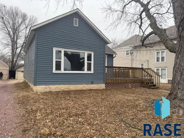 916 W 10th St, Sioux Falls, SD 57104 - #2
