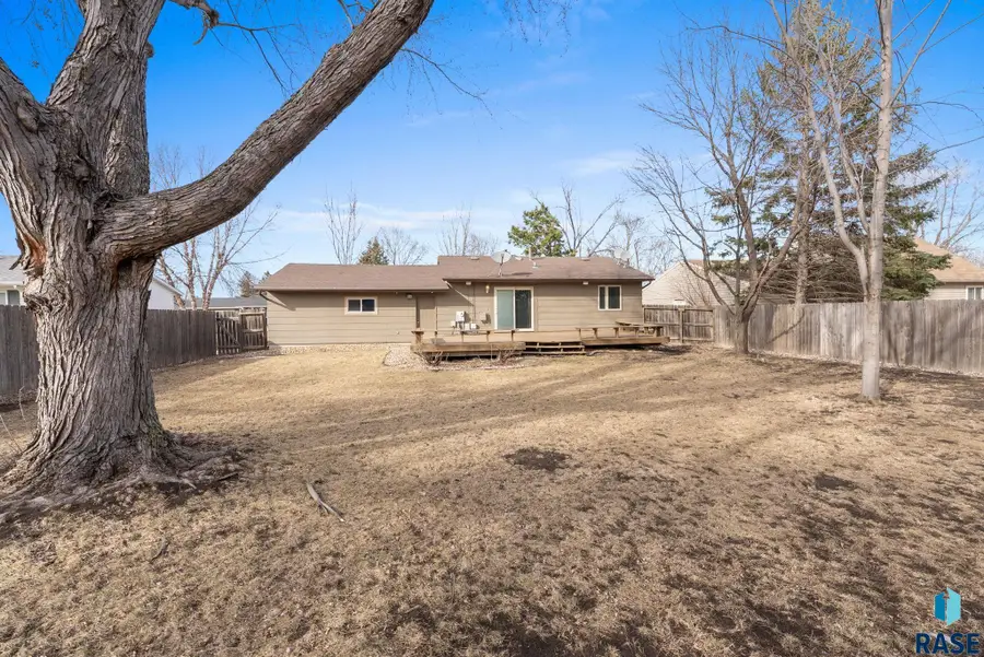 6305 W 58th St, Sioux Falls, SD 57106 - #3