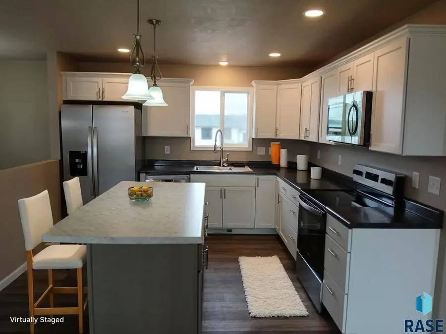 2512 N Bent Grass Ct, Sioux Falls, SD 57107 - #2