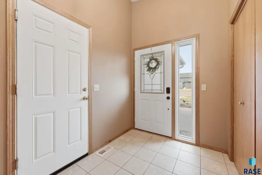 5316 E 28th St, Sioux Falls, SD 57110 - #2