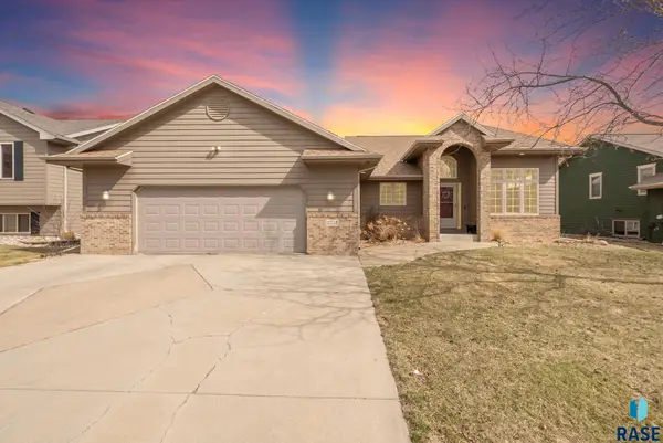2213 E 63rd St, Sioux Falls, SD 57108