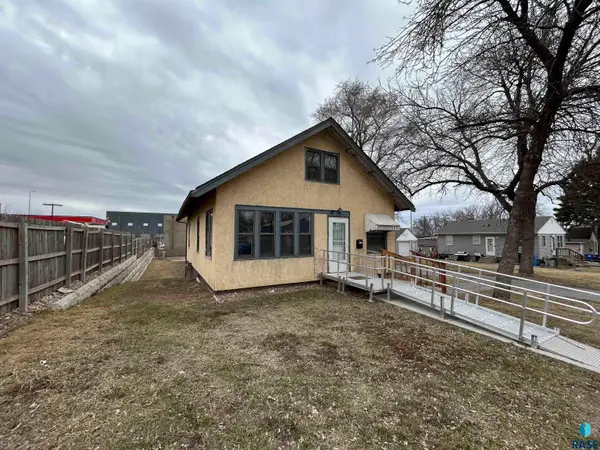 1421 N Dakota Ave, Sioux Falls, SD 57104