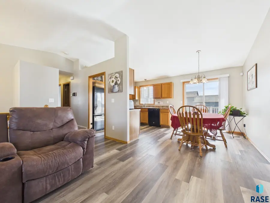 4117 W 92nd St, Sioux Falls, SD 57108 - #2